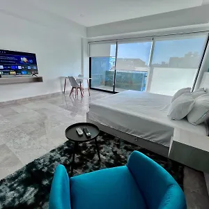1 Bd Location! Gym, Pool Apartamento